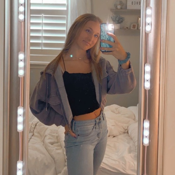 Meet your Posher, Hailey - Picture 4 of 5